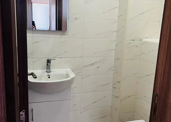 Cherry With 2 Bedrooms *