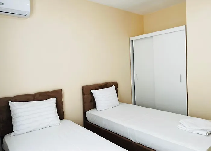 Cherry With 2 Bedrooms *