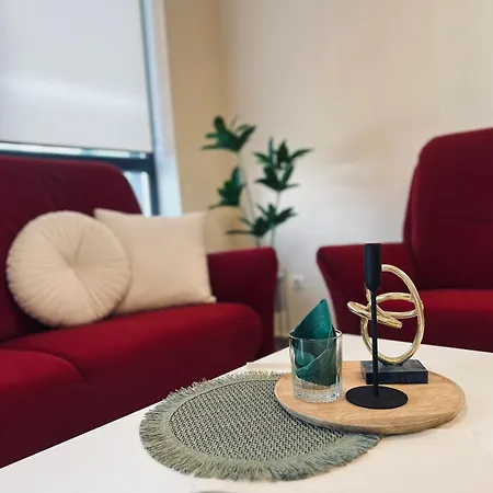 Cherry With 2 Bedrooms *